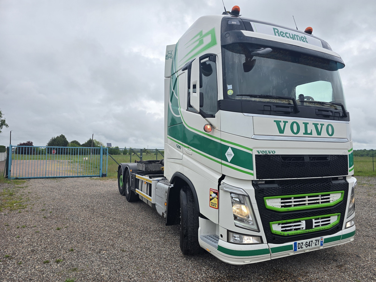 VOLVO FH500 Globe XL - Camión multibasculante: foto 2 VOLVO FH500 Globe XL - Camión multibasculante: foto 2