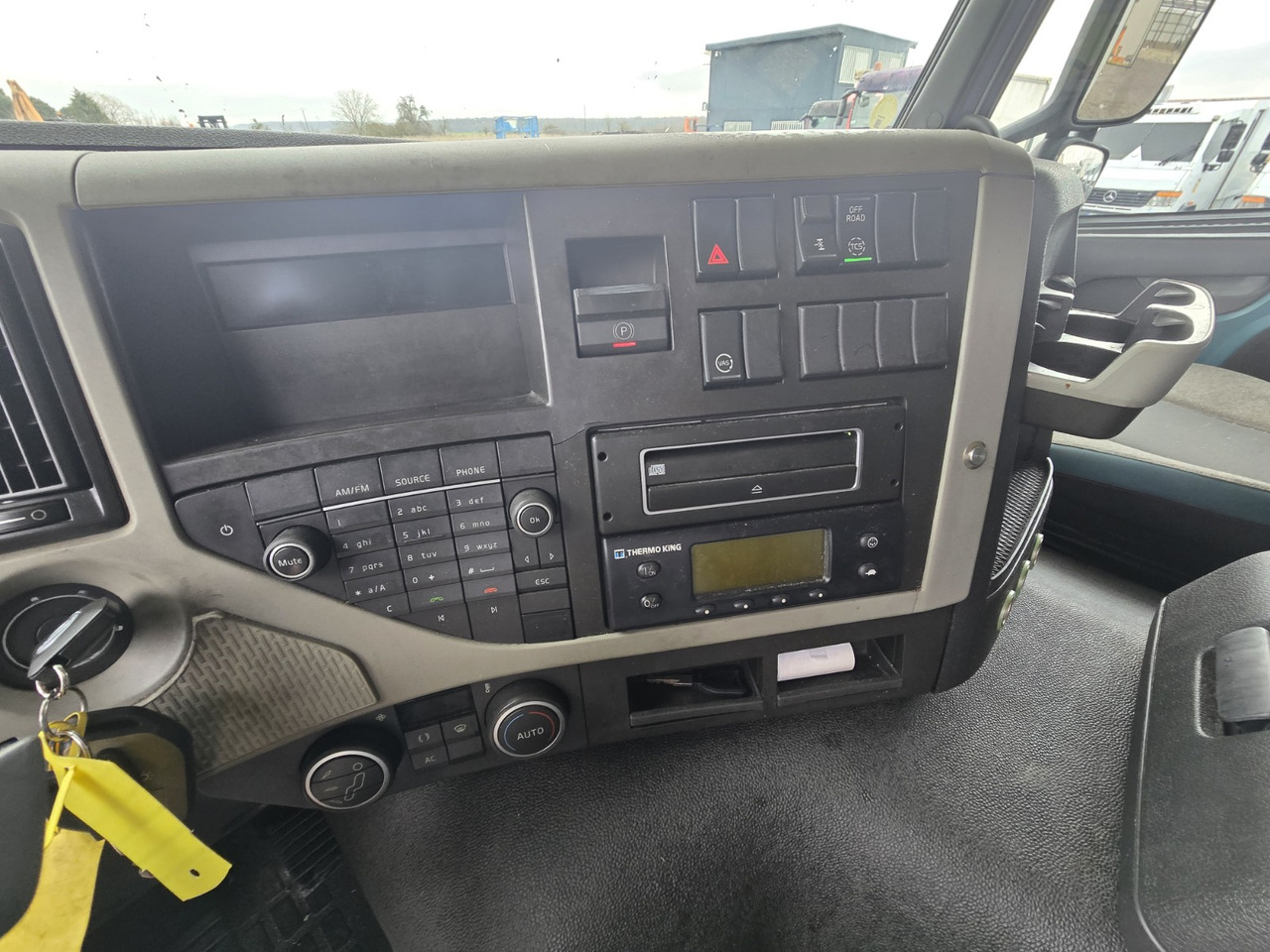 Camión frigorífico para transporte de carne VOLVO FM 370 - ThermoKing - meat Rail: foto 15 Camión frigorífico para transporte de carne VOLVO FM 370 - ThermoKing - meat Rail: foto 15