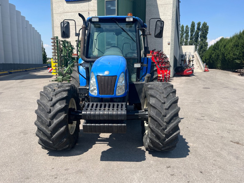 New Holland TL 100 A - Tractor: foto 2 New Holland TL 100 A - Tractor: foto 2