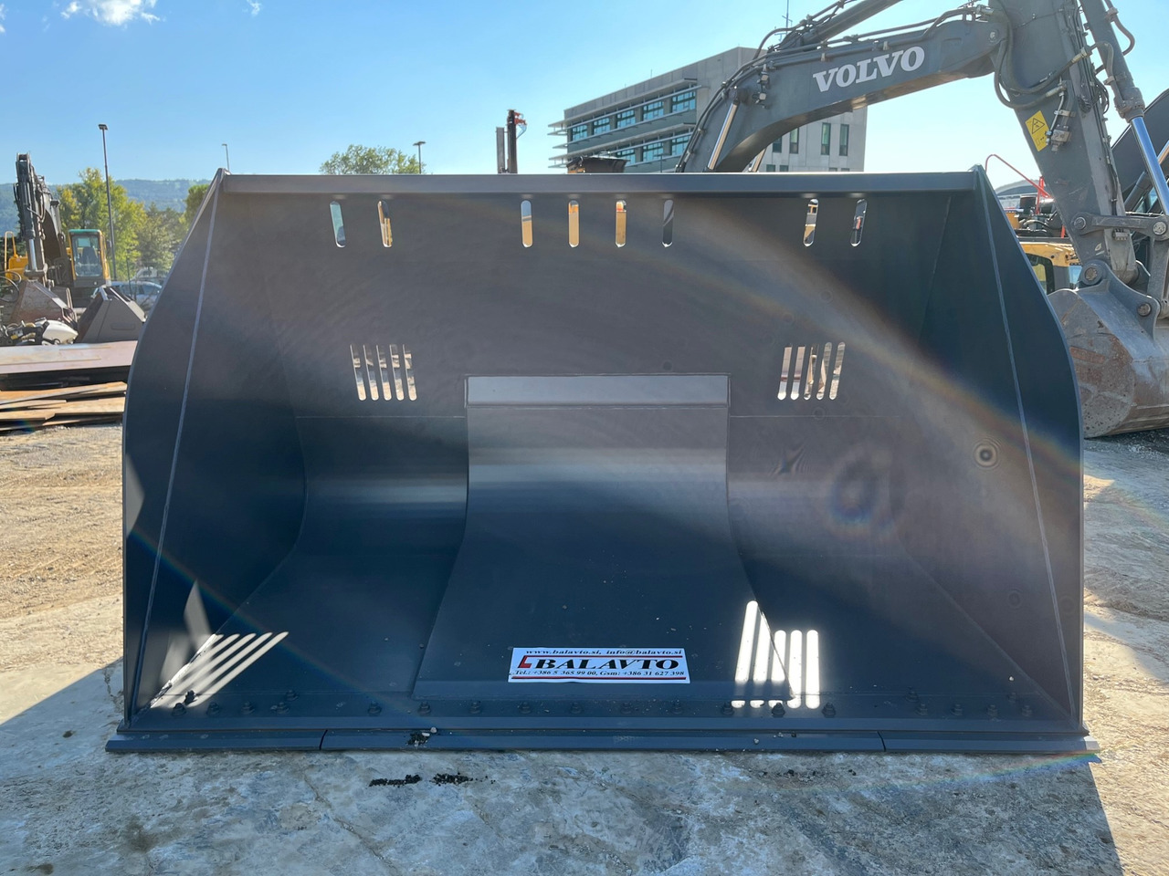 Balavto Loader bucket 3000 mm - Cazo cargador: foto 1 Balavto Loader bucket 3000 mm - Cazo cargador: foto 1
