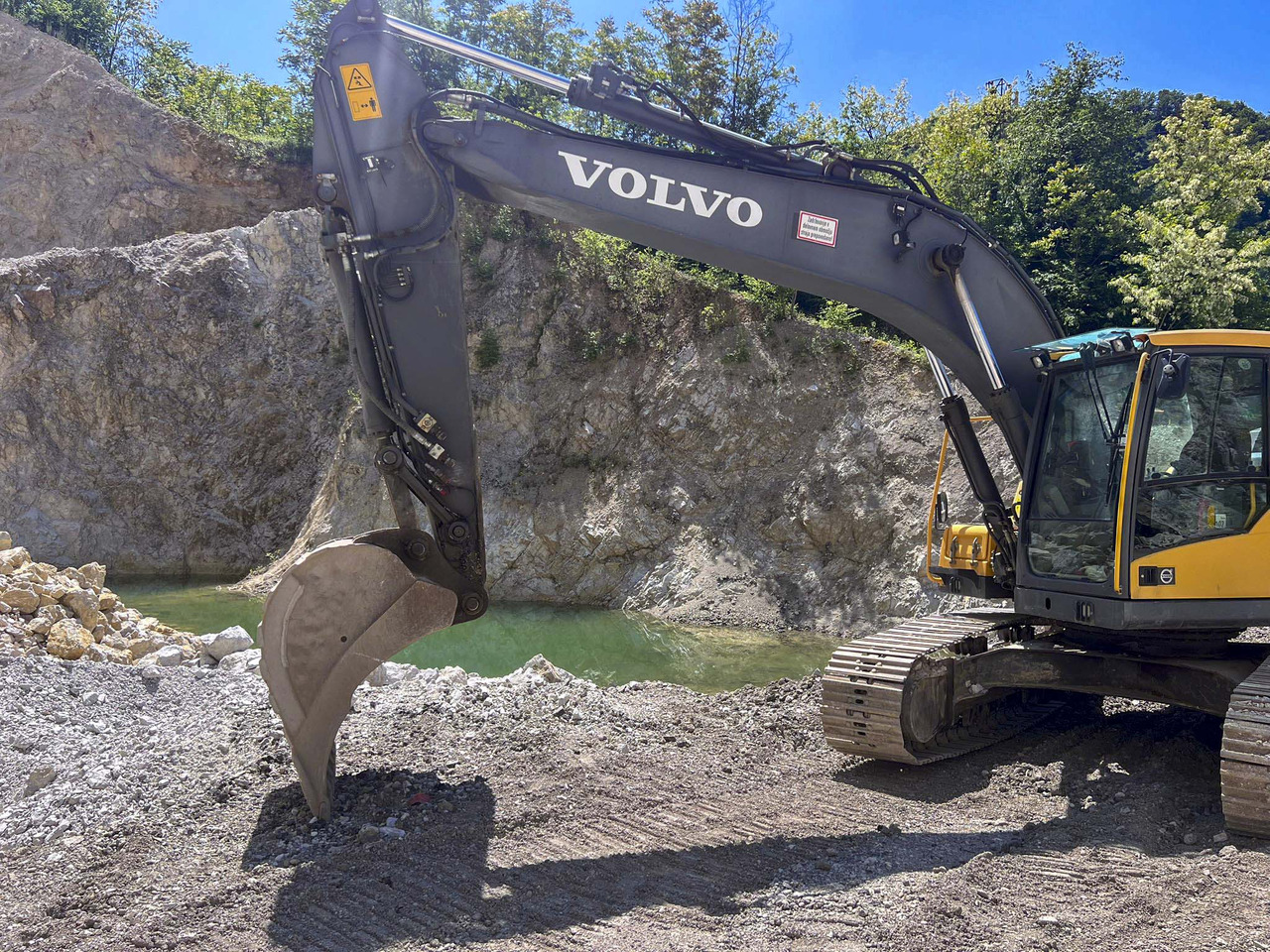 VOLVO EC220D - Excavadora de cadenas: foto 2 VOLVO EC220D - Excavadora de cadenas: foto 2