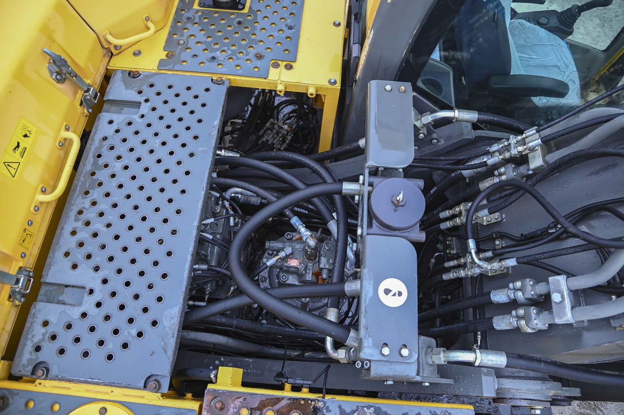 Excavadora de cadenas VOLVO EC300DNL: foto 41 Excavadora de cadenas VOLVO EC300DNL: foto 41