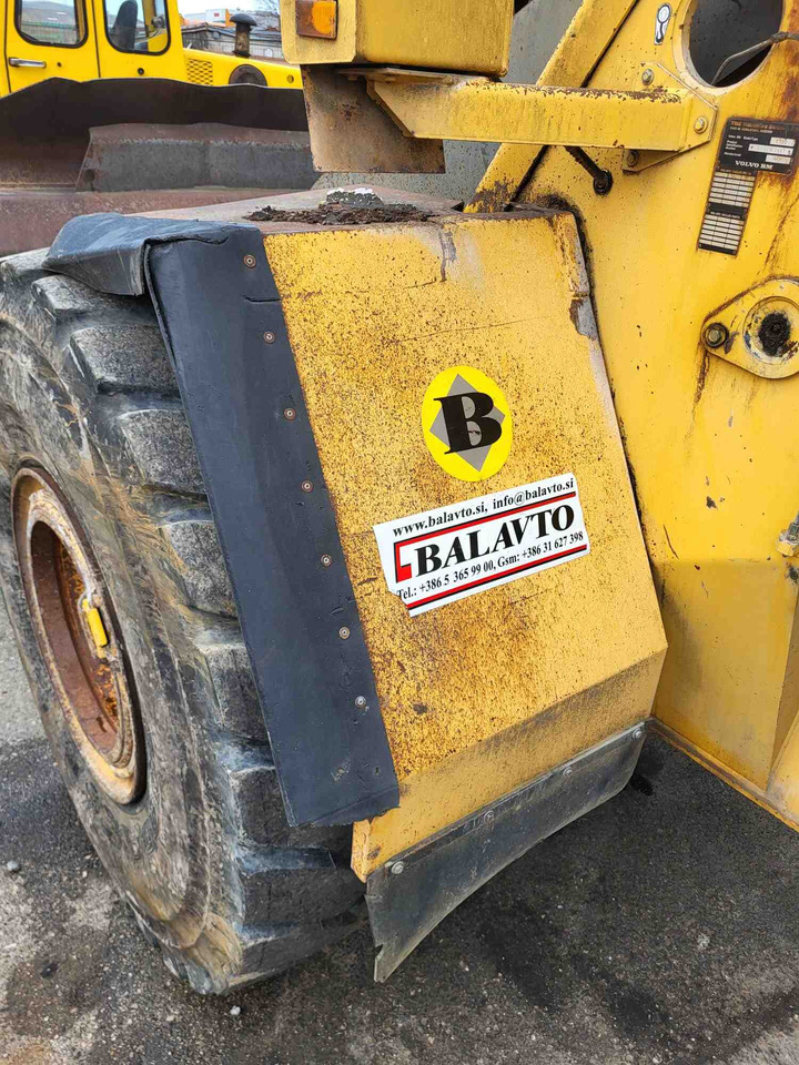 Volvo front fenders - Guardabarros para Cargadora: foto 3 Volvo front fenders - Guardabarros para Cargadora: foto 3