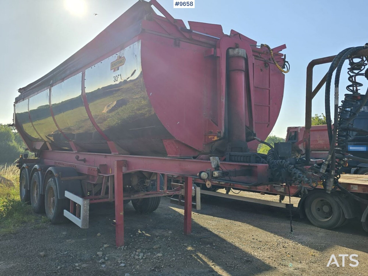 Asphalt trailer Parator STI 17-24 - Semirremolque volquete, Construcción de carreteras: foto 2 Asphalt trailer Parator STI 17-24 - Semirremolque volquete, Construcción de carreteras: foto 2