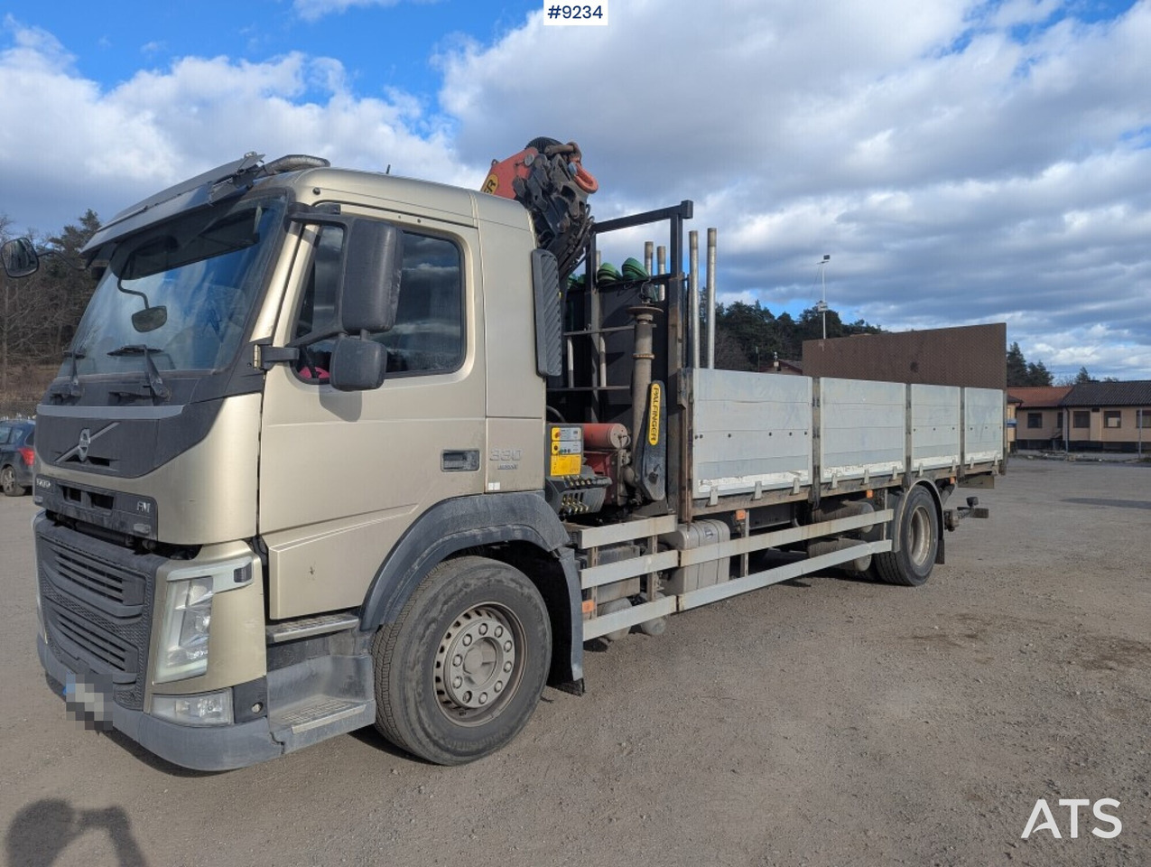 Crane Truck Volvo FM 330 4X2 with tail lift - Camión caja abierta, Camión grúa: foto 1 Crane Truck Volvo FM 330 4X2 with tail lift - Camión caja abierta, Camión grúa: foto 1