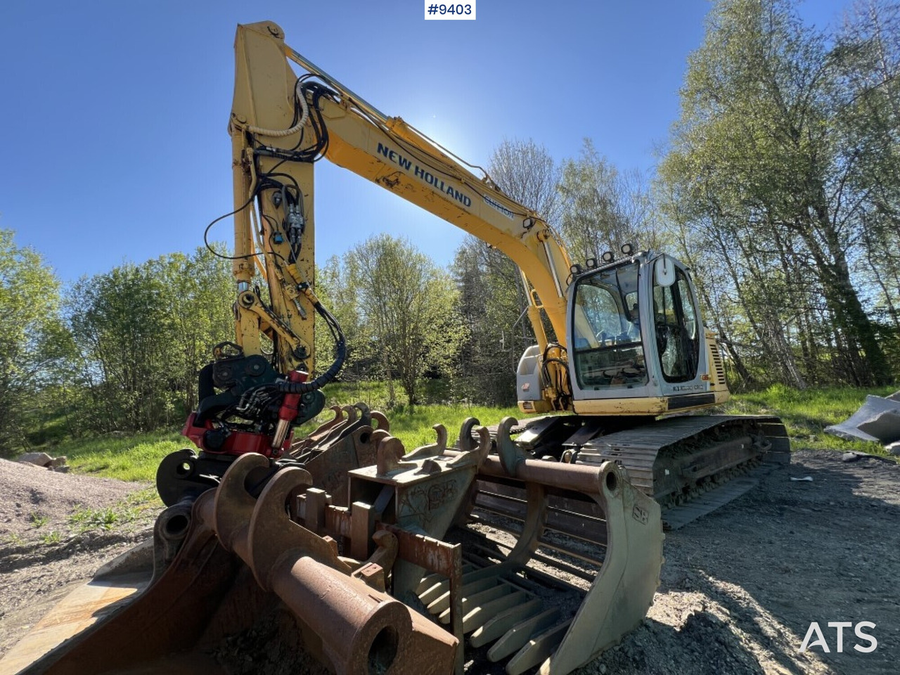 Excavator - New Holland E135 - Kobelco (SEE VIDEO) - Excavadora de cadenas: foto 1 Excavator - New Holland E135 - Kobelco (SEE VIDEO) - Excavadora de cadenas: foto 1