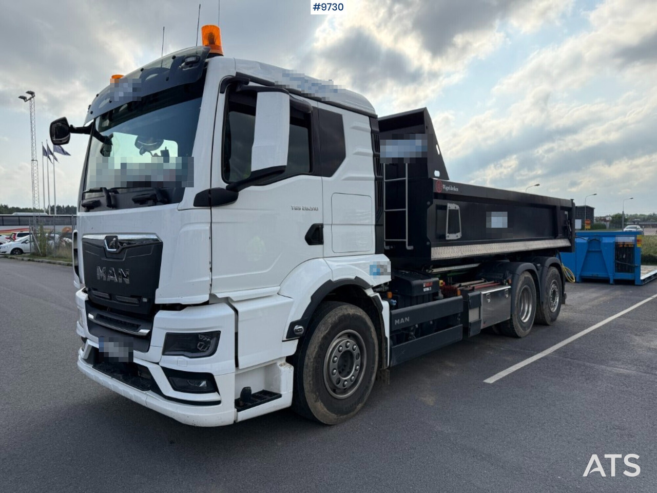 Hook lift MAN TGS 26.510 with crane flatbed and gravel flatbed - Camión multibasculante: foto 1 Hook lift MAN TGS 26.510 with crane flatbed and gravel flatbed - Camión multibasculante: foto 1