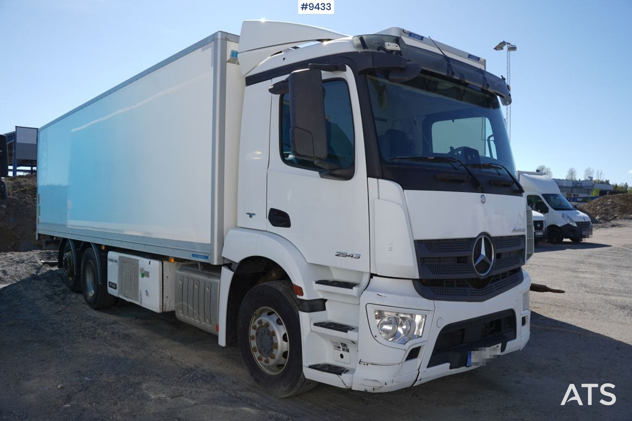 Refrigerated Box truck Mercedes Antos with tail lift (SEE VIDEO) - Camión frigorífico: foto 2 Refrigerated Box truck Mercedes Antos with tail lift (SEE VIDEO) - Camión frigorífico: foto 2
