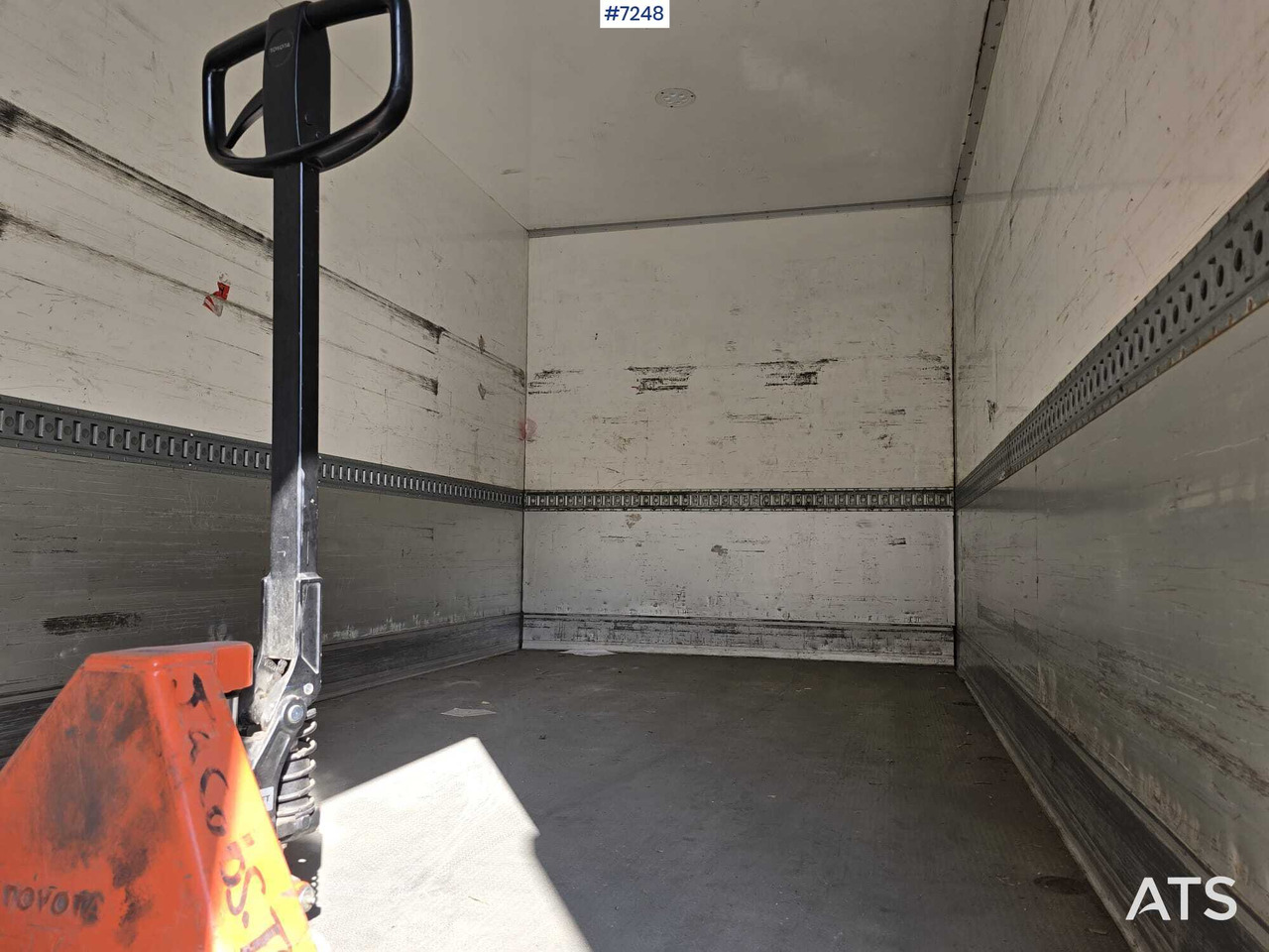 Camión caja cerrada Scania P320 Box truck with tail lift: foto 7