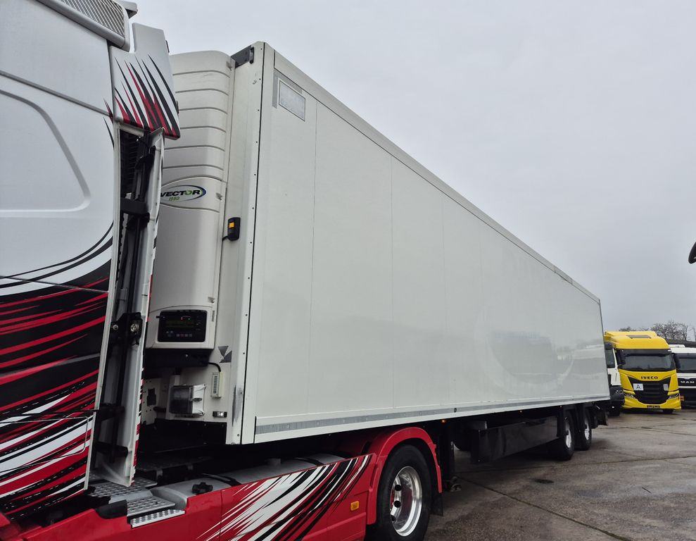 Krone SZ Carrier Vector 1950 *+-30°*Rolltor/Smartboard Krone SZ Carrier Vector 1950 *+-30°*Rolltor/Smartboard - Semirremolque frigorífico: foto 1 Krone SZ Carrier Vector 1950 *+-30°*Rolltor/Smartboard Krone SZ Carrier Vector 1950 *+-30°*Rolltor/Smartboard - Semirremolque frigorífico: foto 1