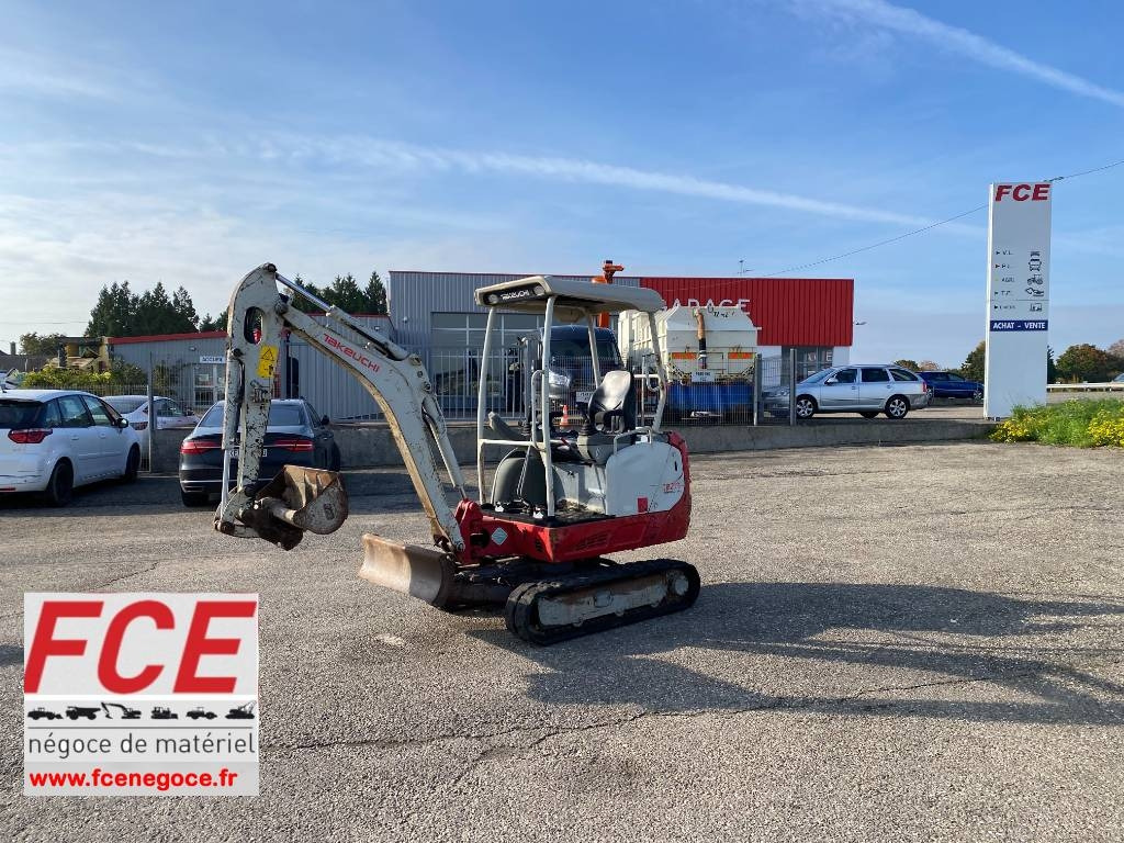 Takeuchi TB 216 /1er Main endommagée - Miniexcavadora: foto 1 Takeuchi TB 216 /1er Main endommagée - Miniexcavadora: foto 1