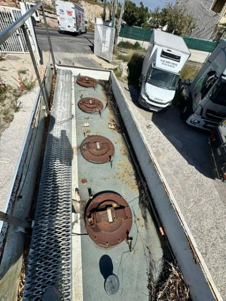 Renault MIDLUM 210 CITERNE MERCERON 11000 L 4 COMPARTIMENTS - Camión cisterna: foto 4 Renault MIDLUM 210 CITERNE MERCERON 11000 L 4 COMPARTIMENTS - Camión cisterna: foto 4