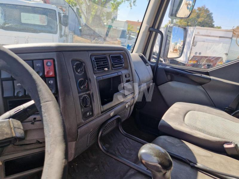 Camión caja cerrada Renault Midlum 220 DCI: foto 14