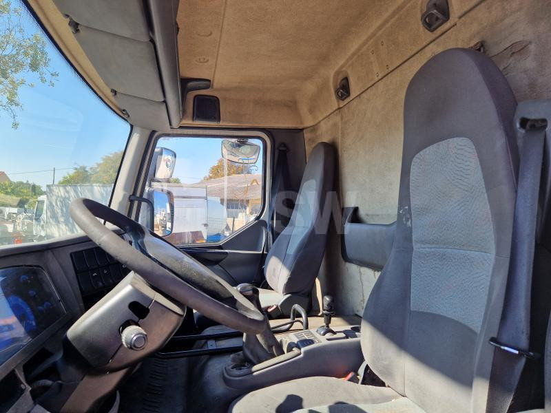 Camión caja cerrada Renault Midlum 220 DCI: foto 13