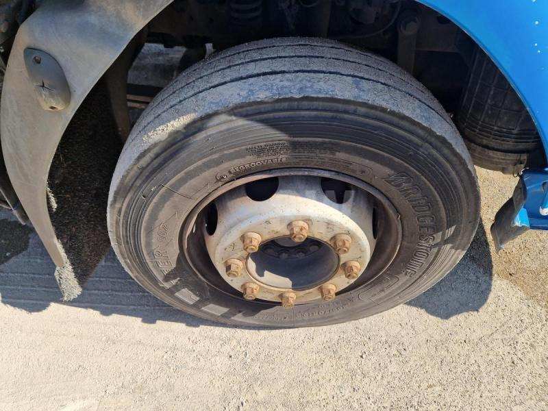 Camión caja cerrada Renault Midlum 220 DCI: foto 8