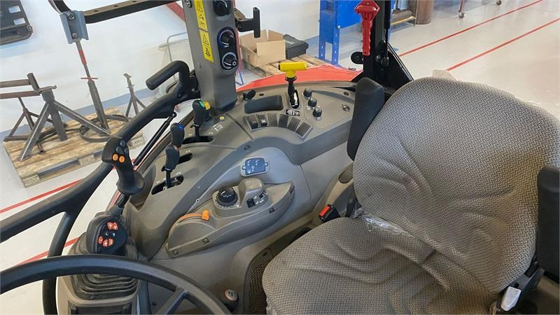 Case IH Farmall 100C - Tractor: foto 5 Case IH Farmall 100C - Tractor: foto 5