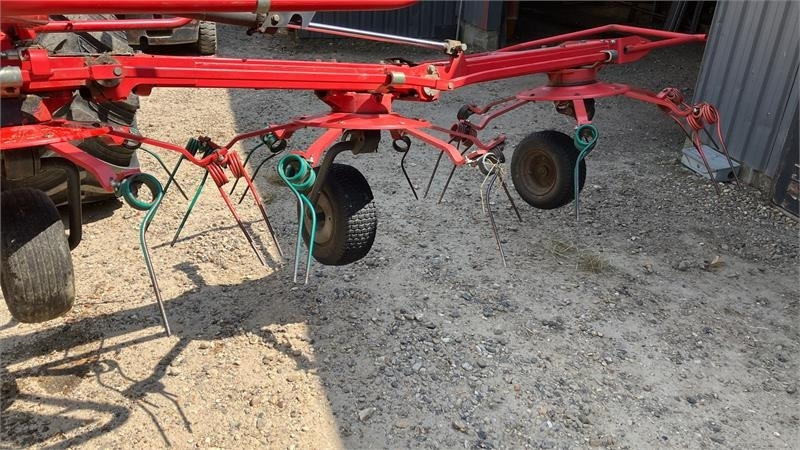 Kverneland 659 - 6 Rotor vender Vender - Henificadora: foto 4 Kverneland 659 - 6 Rotor vender Vender - Henificadora: foto 4