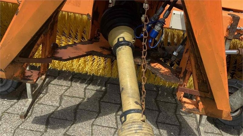 Nesbo FM 2400 S frontkost - Barredora cucharón para Tractor: foto 3 Nesbo FM 2400 S frontkost - Barredora cucharón para Tractor: foto 3