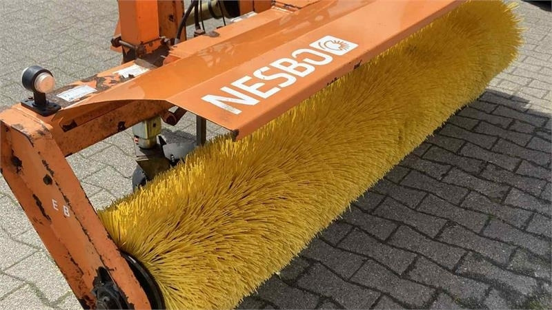 Nesbo FM 2400 S frontkost - Barredora cucharón para Tractor: foto 5 Nesbo FM 2400 S frontkost - Barredora cucharón para Tractor: foto 5