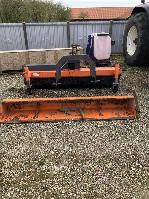 Tuchel Kost med opsamler - Barredora cucharón para Maquinaria agrícola: foto 1 Tuchel Kost med opsamler - Barredora cucharón para Maquinaria agrícola: foto 1