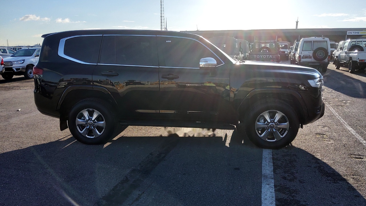 Toyota Land Cruiser 300 V6 VX 7 SEATERS / PLACES 3.5L Petrol Automatic VXVHO - Coche: foto 3 Toyota Land Cruiser 300 V6 VX 7 SEATERS / PLACES 3.5L Petrol Automatic VXVHO - Coche: foto 3