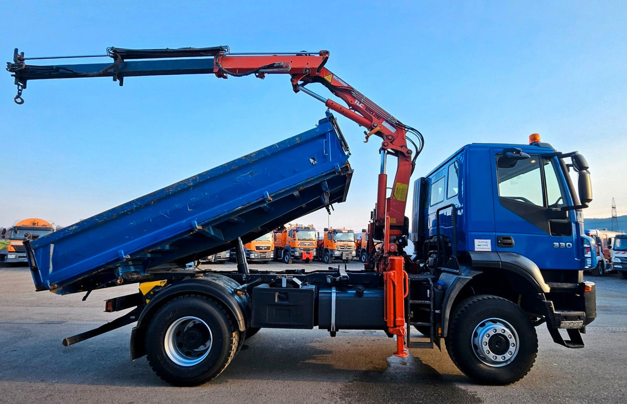 Iveco Trakker 190T33 4x4 Euro5 Kran Atlas 120.2E Funk - Camión volquete, Camión grúa: foto 2 Iveco Trakker 190T33 4x4 Euro5 Kran Atlas 120.2E Funk - Camión volquete, Camión grúa: foto 2