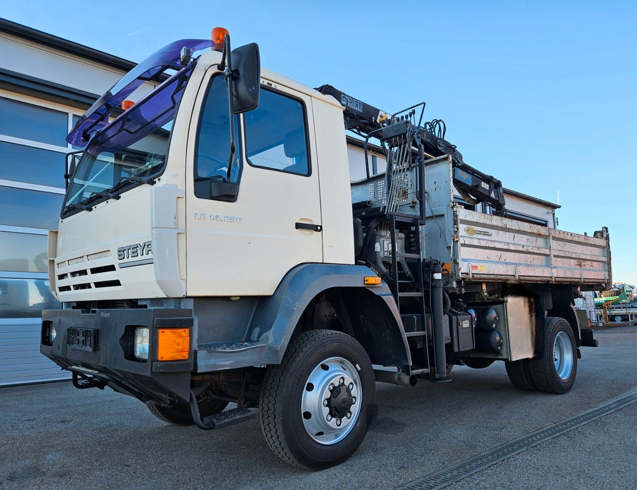 MAN LE 14.250 4x4 HIAB 077BS-2 Kran Greifer - Camión volquete, Camión grúa: foto 4 MAN LE 14.250 4x4 HIAB 077BS-2 Kran Greifer - Camión volquete, Camión grúa: foto 4