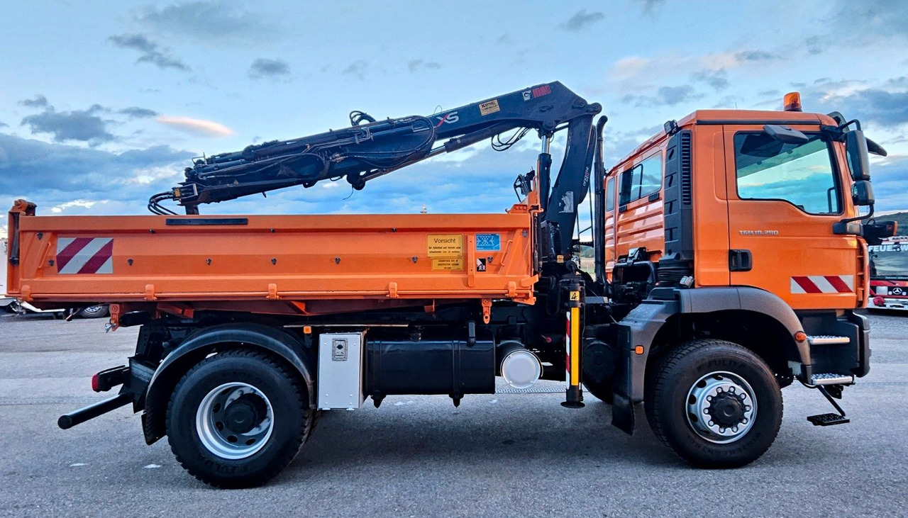 MAN TGM 18.280 4x4 HIAB 111-3 Funk Kran Winterdienst - Camión volquete, Camión grúa: foto 2 MAN TGM 18.280 4x4 HIAB 111-3 Funk Kran Winterdienst - Camión volquete, Camión grúa: foto 2