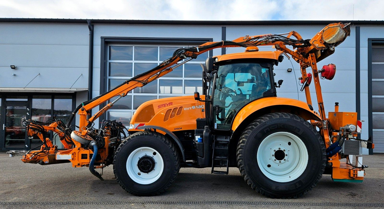 Steyr CVT 6130 Mulag MKM700 Mähkombination Kommunal - Tractor municipal: foto 2 Steyr CVT 6130 Mulag MKM700 Mähkombination Kommunal - Tractor municipal: foto 2