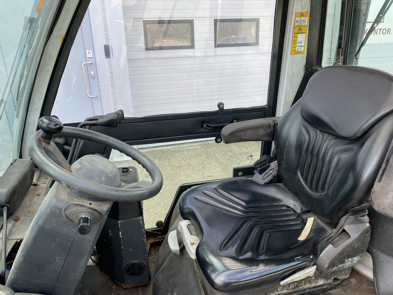 Unicarriers Y1D1A18Q - Carretilla elevadora diésel: foto 5 Unicarriers Y1D1A18Q - Carretilla elevadora diésel: foto 5