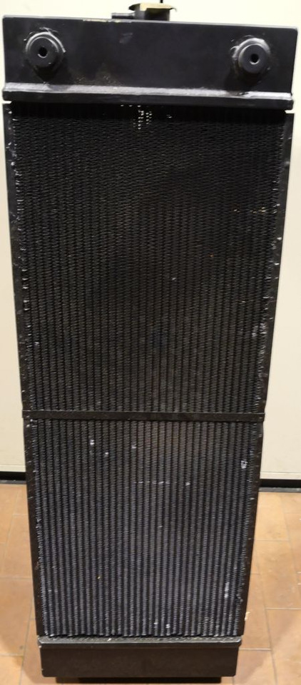 RADIATORE NEW HOLLAND E265C E305C LB05P00028S001 - Radiador: foto 3 RADIATORE NEW HOLLAND E265C E305C LB05P00028S001 - Radiador: foto 3