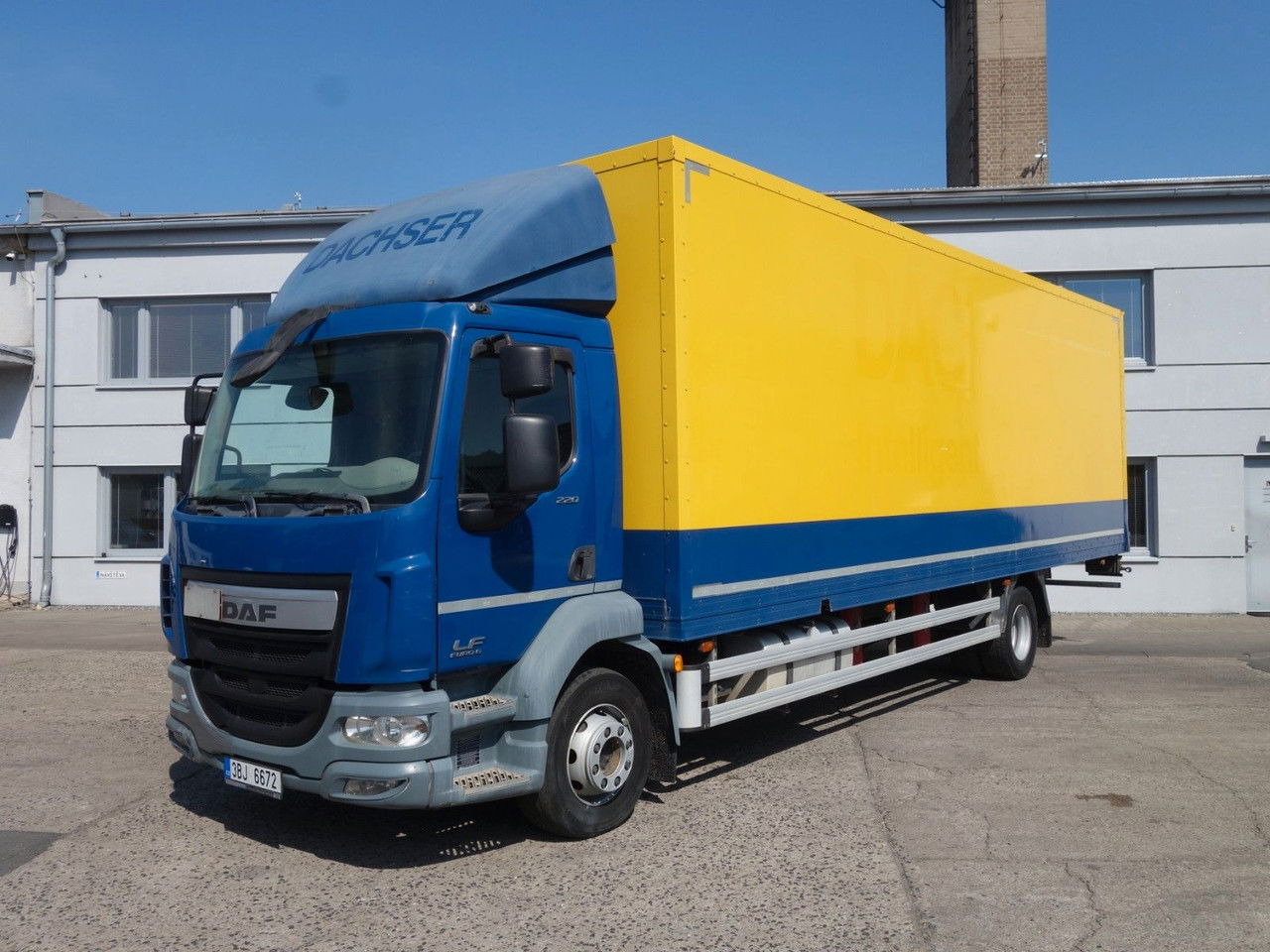 DAF LF 220 14 t - Camión caja cerrada: foto 1 DAF LF 220 14 t - Camión caja cerrada: foto 1