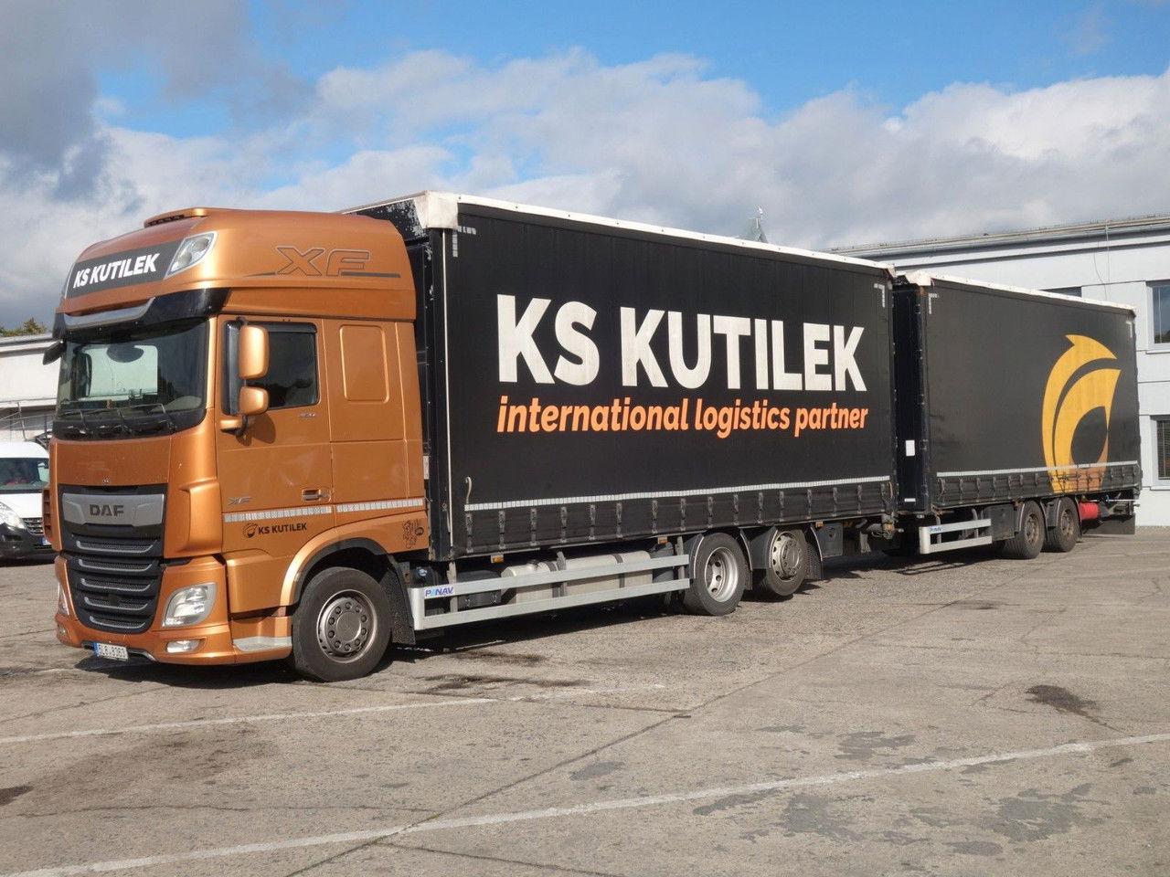 DAF XF 480 SSC, 120 cbm, Durchfahren - Camión lona: foto 2 DAF XF 480 SSC, 120 cbm, Durchfahren - Camión lona: foto 2