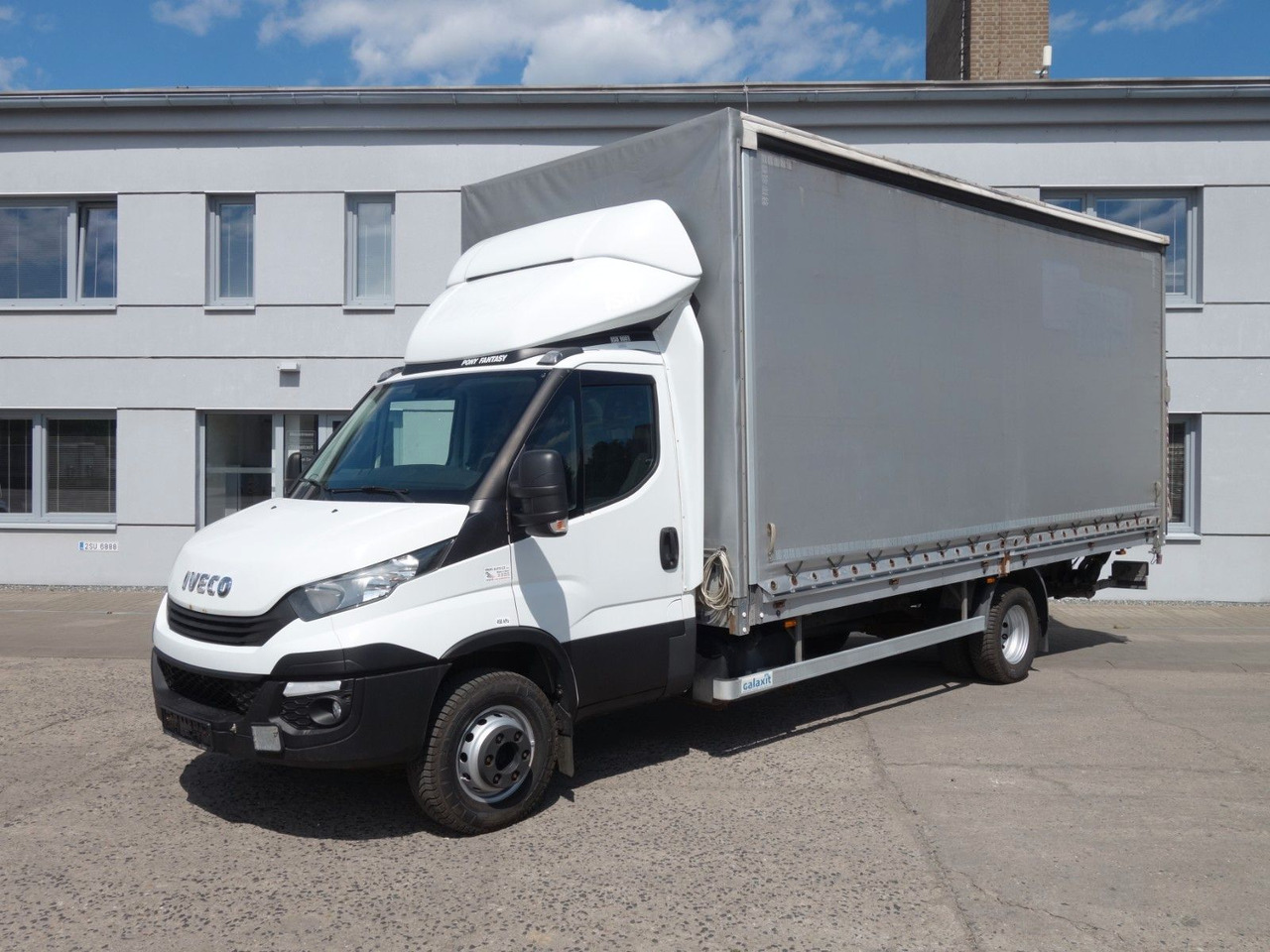 Iveco Daily 70C18 mit LBW - Furgoneta con lona: foto 1 Iveco Daily 70C18 mit LBW - Furgoneta con lona: foto 1