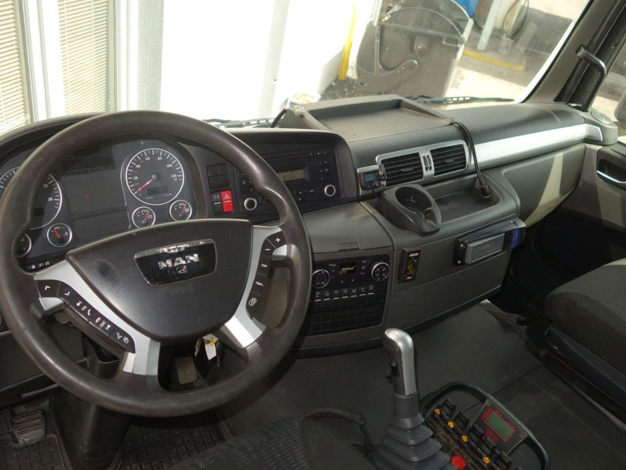 Camión grúa MAN TGS 26.360 FG 6x2 mit Fassi F210C: foto 16 Camión grúa MAN TGS 26.360 FG 6x2 mit Fassi F210C: foto 16