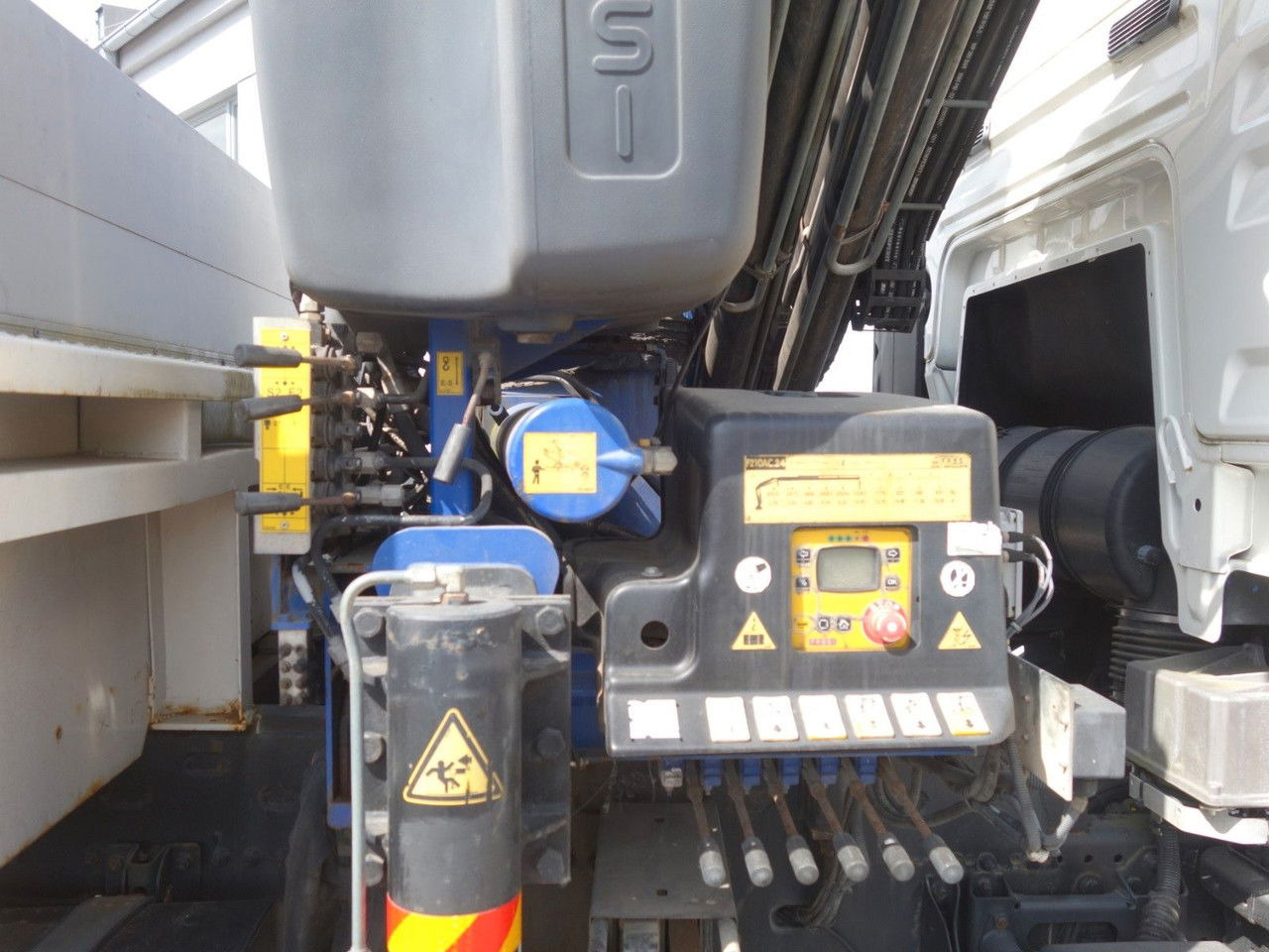 Camión grúa MAN TGS 26.360 FG 6x2 mit Fassi F210C: foto 7 Camión grúa MAN TGS 26.360 FG 6x2 mit Fassi F210C: foto 7