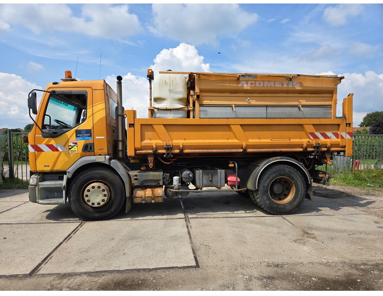 Renault Premium 300 4x2 Tipper Gritter Manual Gearbox Mechanical pump Pomp - Camión volquete: foto 3 Renault Premium 300 4x2 Tipper Gritter Manual Gearbox Mechanical pump Pomp - Camión volquete: foto 3