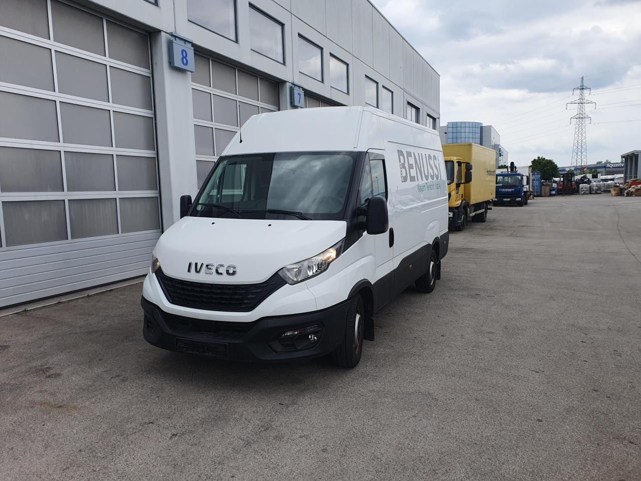 IVECO Daily 35S14V - Furgoneta de pasajeros: foto 1 IVECO Daily 35S14V - Furgoneta de pasajeros: foto 1