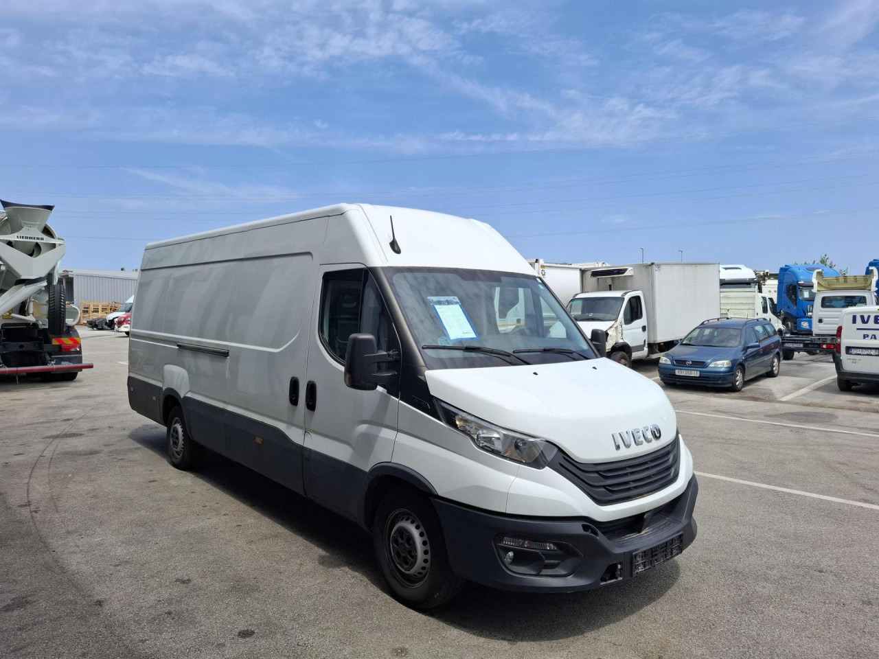 IVECO Daily 35S16V - Furgoneta de pasajeros: foto 2 IVECO Daily 35S16V - Furgoneta de pasajeros: foto 2