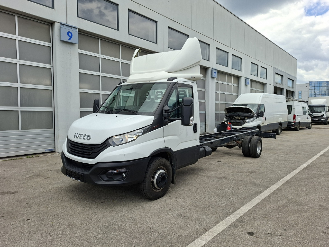 IVECO Daily 70C18H - Camión chasis: foto 1 IVECO Daily 70C18H - Camión chasis: foto 1