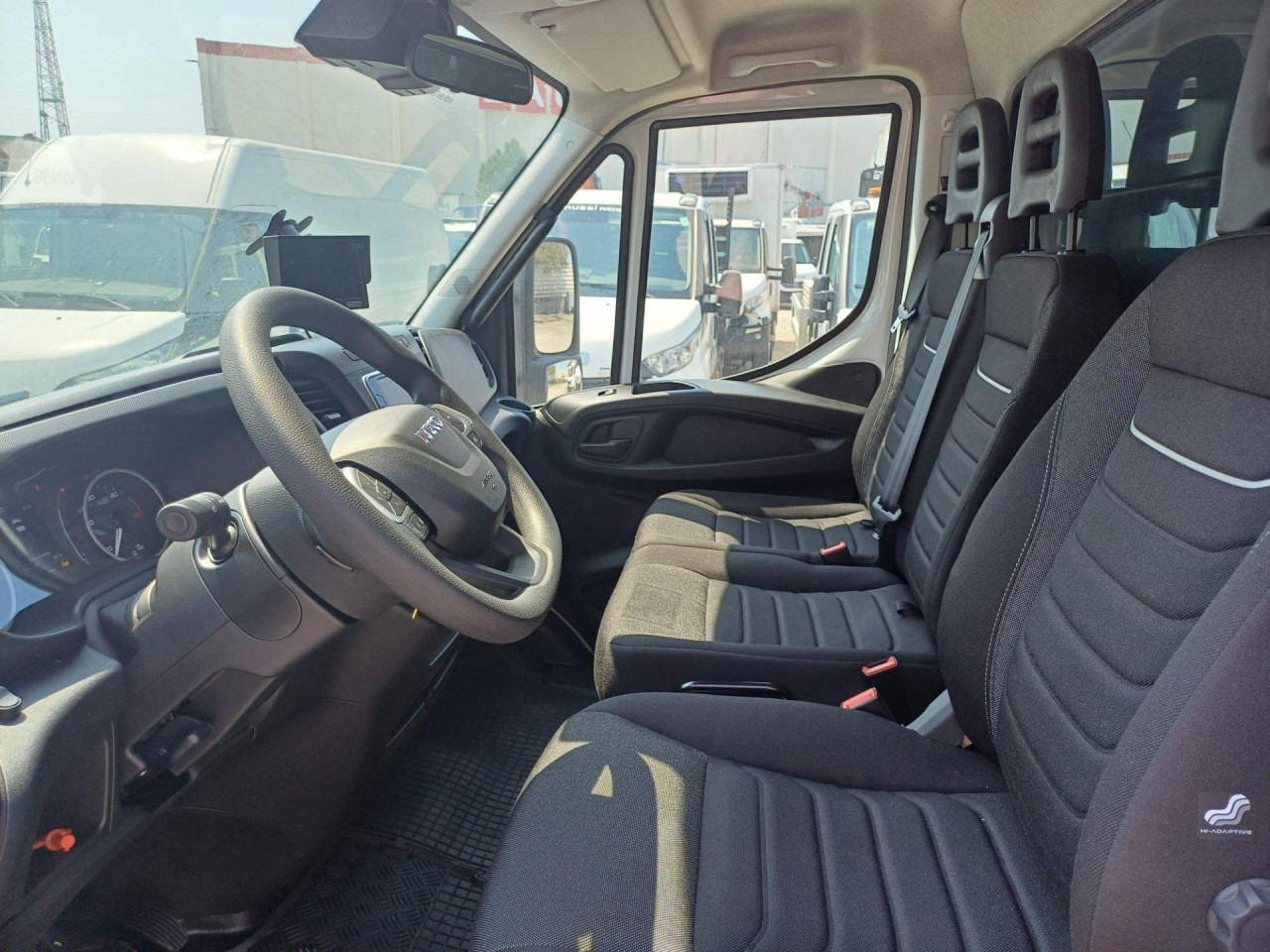 IVECO Daily 70C18H - Furgoneta con lona: foto 2 IVECO Daily 70C18H - Furgoneta con lona: foto 2