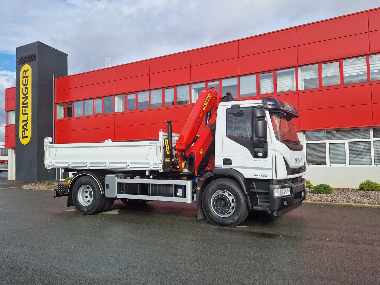 IVECO Eurocargo ML180E32 - Camión volquete: foto 2 IVECO Eurocargo ML180E32 - Camión volquete: foto 2