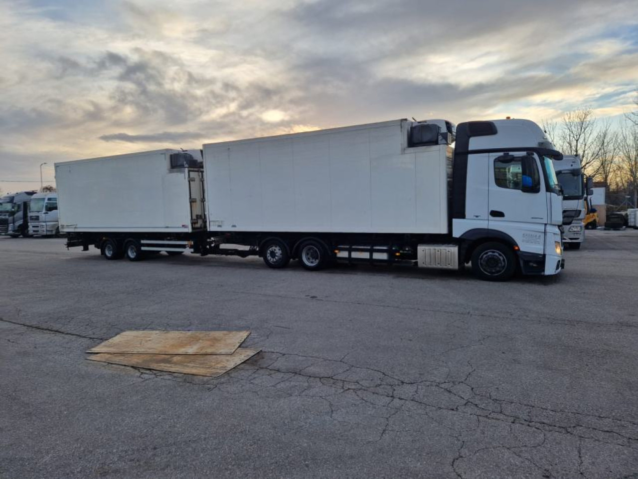 MERCEDES-BENZ Actros 25.480 - Furgoneta frigorifica: foto 2 MERCEDES-BENZ Actros 25.480 - Furgoneta frigorifica: foto 2
