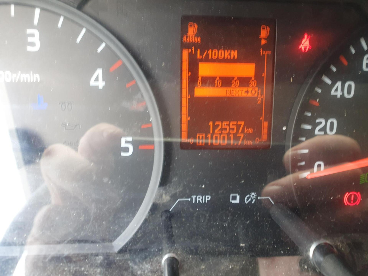 Camión con plataforma elevadora NISSAN Cabstar NT400: foto 8