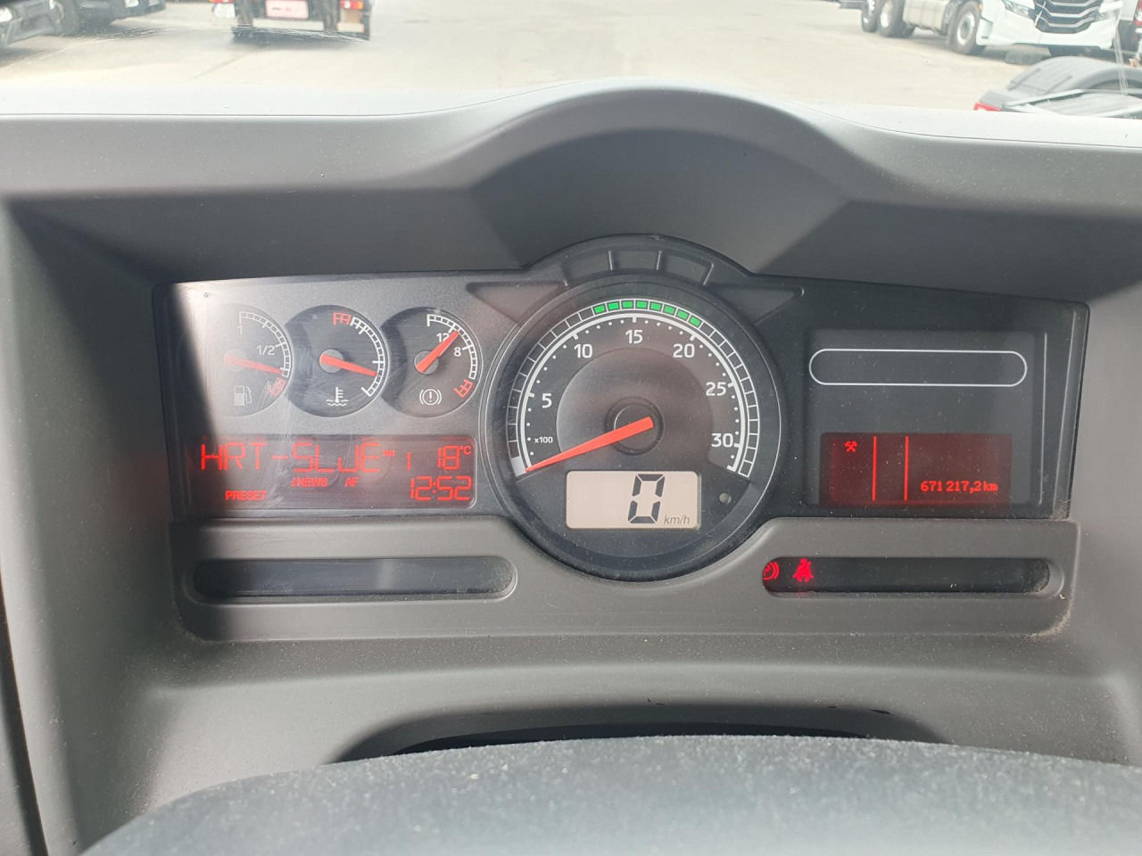 RENAULT Midlum 220.12 - Camión frigorífico: foto 3 RENAULT Midlum 220.12 - Camión frigorífico: foto 3