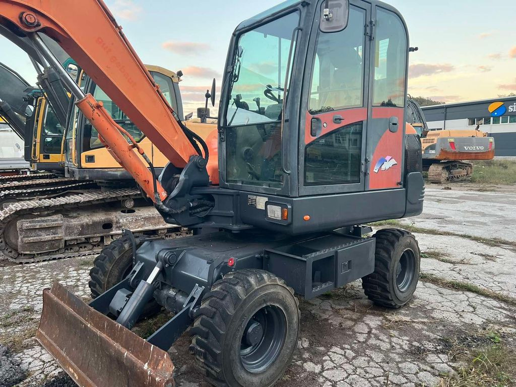 Doosan S55W-V Plus, 4800hours - Excavadora de ruedas: foto 2 Doosan S55W-V Plus, 4800hours - Excavadora de ruedas: foto 2