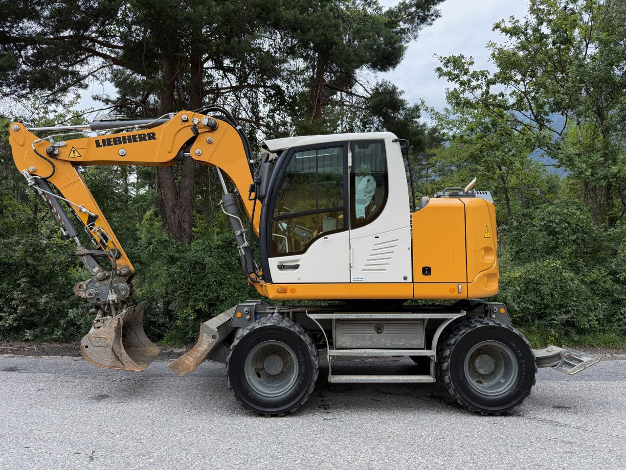 Liebherr A910 Compact Litronic,4 Schaufeln,Schnellwechsle - Excavadora de ruedas: foto 1 Liebherr A910 Compact Litronic,4 Schaufeln,Schnellwechsle - Excavadora de ruedas: foto 1
