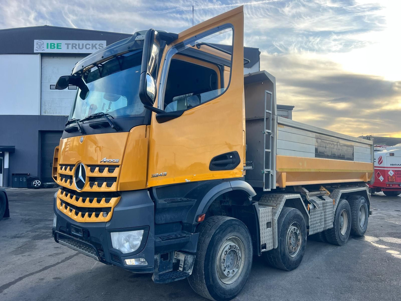 Mercedes-Benz Arocs 3243 8x4, E6, Meiller Kipper - Camión volquete: foto 4 Mercedes-Benz Arocs 3243 8x4, E6, Meiller Kipper - Camión volquete: foto 4