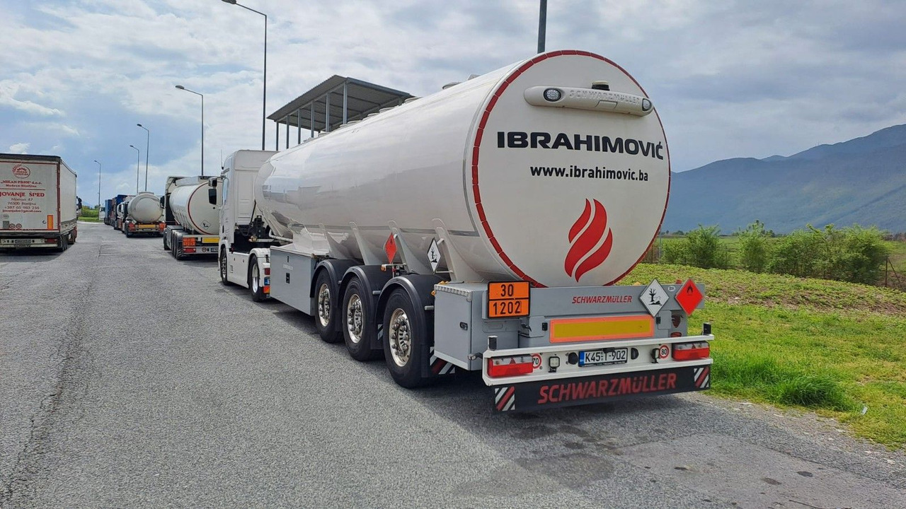 Schwarzmüller 4 Kammern, ADR, Treibstoff Fuel - Semirremolque cisterna: foto 2 Schwarzmüller 4 Kammern, ADR, Treibstoff Fuel - Semirremolque cisterna: foto 2