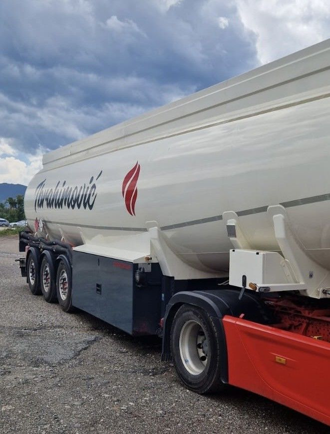 Schwarzmüller ADR, Diesel/Benzin Treibstoff, oben/unten, 3Kamm - Semirremolque cisterna: foto 5 Schwarzmüller ADR, Diesel/Benzin Treibstoff, oben/unten, 3Kamm - Semirremolque cisterna: foto 5